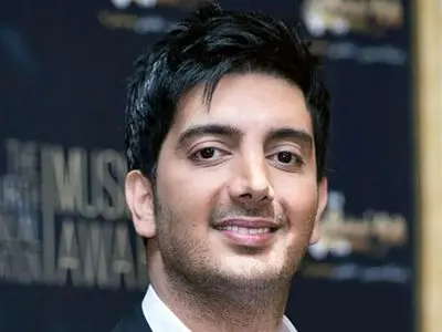 دانلود آهنگ فرزاد فرزین ( ورژن هوش مصنوعی ) به نام من میمیرم واسه وقتی که نگام میکنی