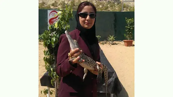 این بانوی ایرانی عاشق خزندگان است / مزرعه تمساح او دیدن دارد + عکس