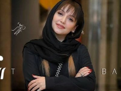 نگاهی به استایل زیبای پرل کور نازنین بیاتی با کیف مرواریدی، ترکیب برنده 2025 / کی میتونه به این جذابی ست کنه؟ لوکسی که از دل سادگی اومده / ایده های ست با استایل مرواریدی + عکس