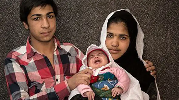 این پسربچه ایرانی پدر شد ! /  عروس خانم خیلی بزرگتر از داماد ! + عکس ها و سرنوشت باورنکردنی