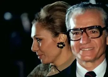 روایت هویدا از دایره عجیب دوستان فرح پهلوی  در کتاب خدمتگزار تخت طاووس