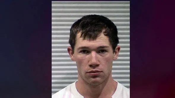 دختر جوان بی هوش پیدا شد / مرد پلید او را برعکس از سقف آویزان کرد + عکس