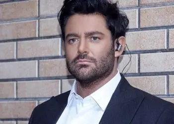 عکس/ رضا گلزار با انتشار عکسی از مادر جوانش به استقبال تولدش رفت