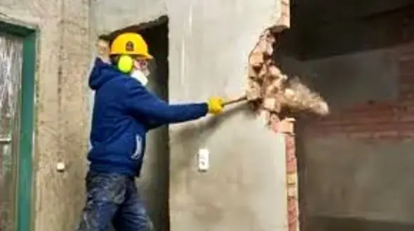 یک کارگر حین تخریب ساختمان در پودات اهواز جان باخت