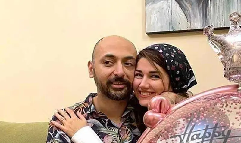 همسرش نیلوفر استخری