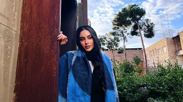 عکس | نگاهی به استایل خاص ترلان پروانه با شال ترند