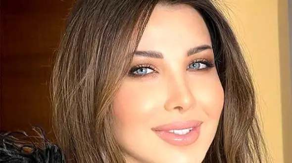 تصاویر بدون آرایش و ساده نانسی عجرم در حاشیه سفرش به عربستان/ معجزه و قدرت لوازم آرایشی رو قشنگ میشه لمس کرد