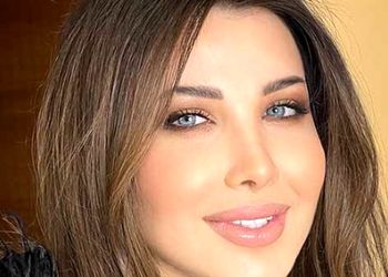 تصاویر بدون آرایش و ساده نانسی عجرم در حاشیه سفرش به عربستان/ معجزه و قدرت لوازم آرایشی رو قشنگ میشه لمس کرد