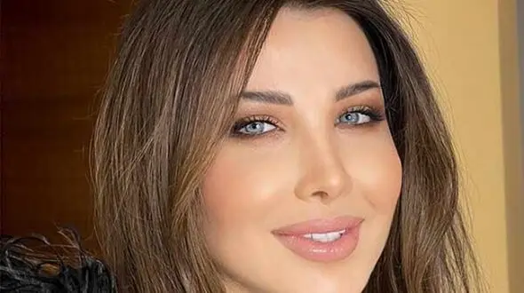 تصاویر بدون آرایش و ساده نانسی عجرم در حاشیه سفرش به عربستان/ معجزه و قدرت لوازم آرایشی رو قشنگ میشه لمس کرد