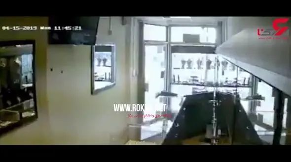 تلاش خنده‌دار سه دزد احمق در طلافروشی!+فیلم