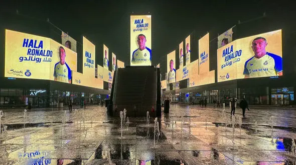 عکس| سوپرایز رونالدو برای جورجینا تکرار شد/ اهالی دبی هم به کریستیانو تبریک گفتند !