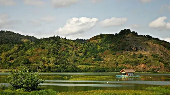 فیلم زیبایی تالاب استیل / آینه‌ای زنده در دل آستارا