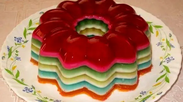 استفاده ازحوله گرم و سشوار برای جدا کردن ژله از ظرف