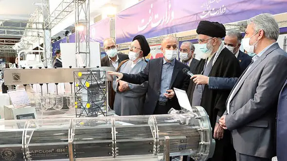 رهبرانقلاب از نمایشگاه توانمندی‌های صنعتی بازدیدکرد