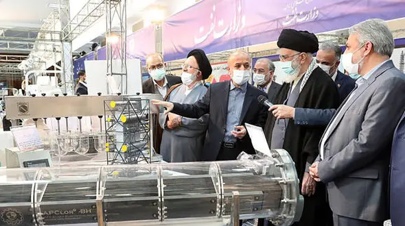 رهبرانقلاب از نمایشگاه توانمندی‌های صنعتی بازدیدکرد