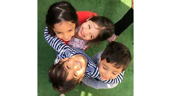 پسر محسن چاوشی زانکو و دوستانش در آغوش یکدیگر +عکس