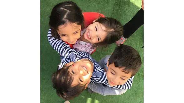 پسر محسن چاوشی زانکو و دوستانش در آغوش یکدیگر +عکس