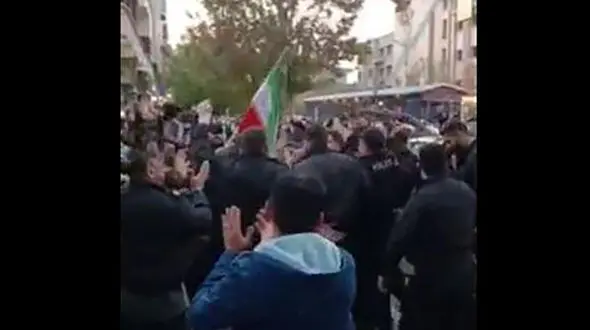 فیلم رقص و آوازخوانی نیروهای یگان ویژه وسط خیابان /  در روزی که رقصیدن جرم نبود !