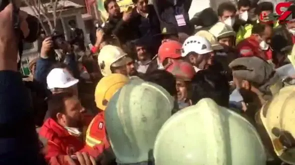 آتش نشان های گرفتار به راه پله های پلاسکو پناه برده بودند / آنها تا چه زمانی زنده بودند؟+ فیلم و عکس