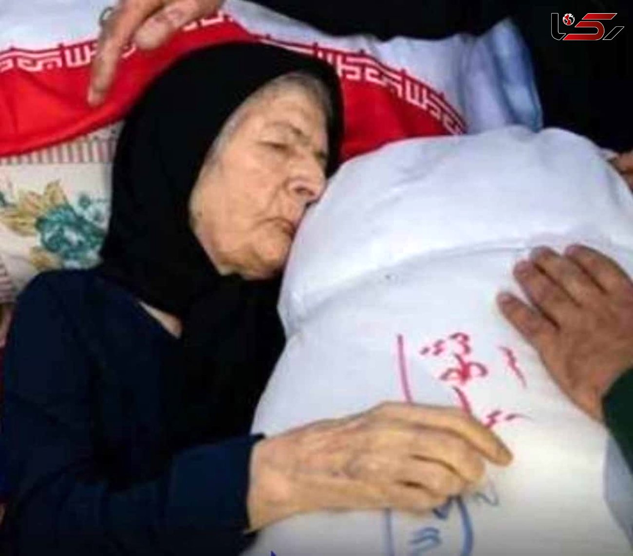 عکس تلخ / وداع باورنکردنی مادر شهید محمد علیپور / 9 روز پس از دیدار با پیکر پسرش جان سپرد