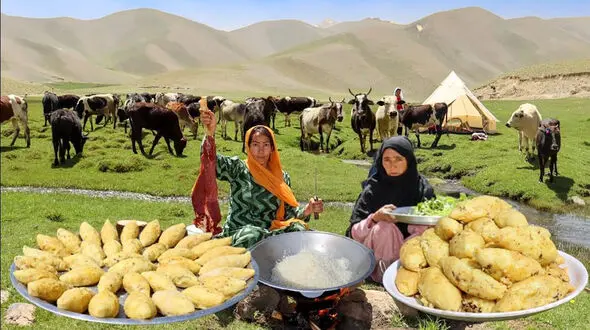غذاهای سنتی افغانستان؛ دستور پخت محلی با سیب‌زمینی و گوشت + فیلم
