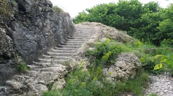 زیبایی هایی در دل سنگ های دخمه فرهاد 