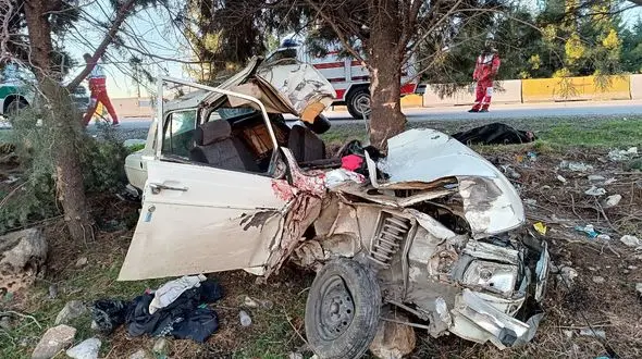 برخورد مرگبار پیکان با درخت در هرسین!/ 2کشته و زخمی برجا گذاشت