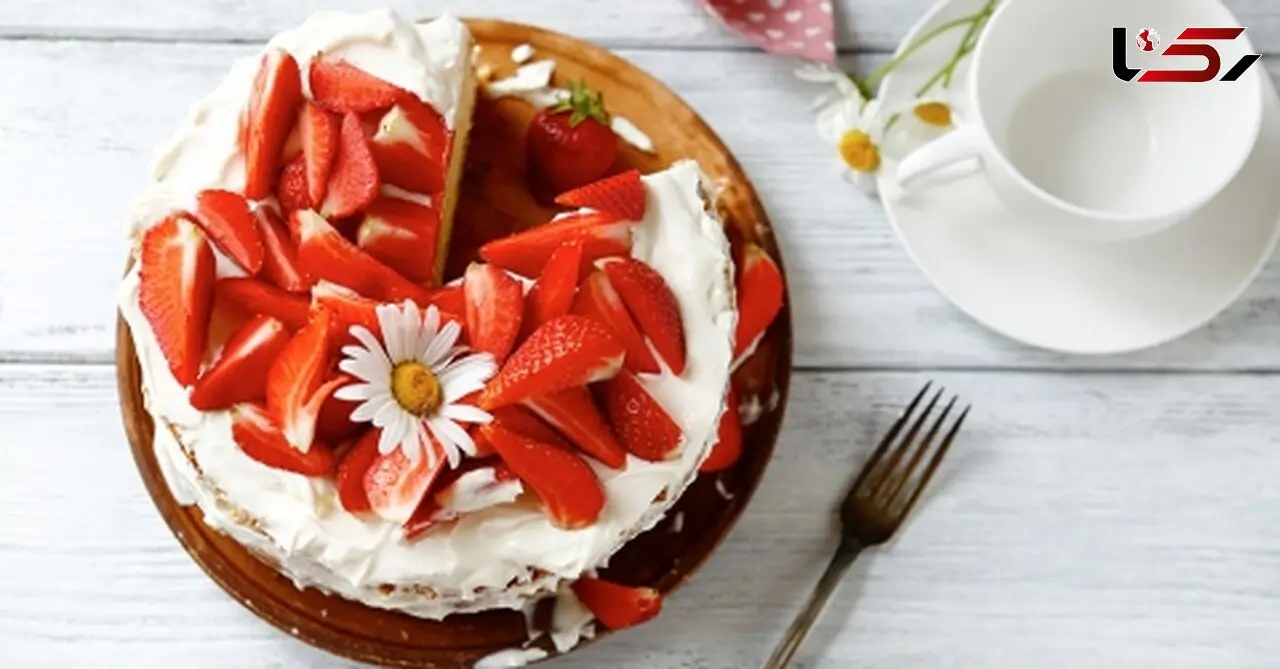 طرز تهیه خوشمزه ترین ژله کیک توت فرنگی