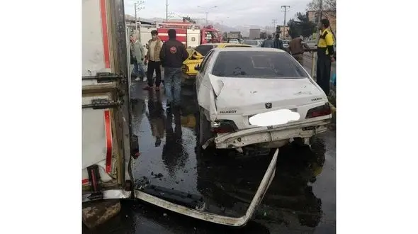 پژو پرشیا له شد/  راننده کرمانی زنده بیرون آمد + عکس