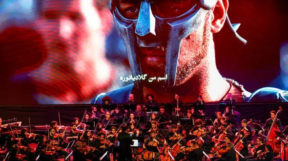 فیلم‌–کنسرت هانس زیمر شب گذشته در تهران برگزار شد/ موسیقی هانس زیمر دیده شد