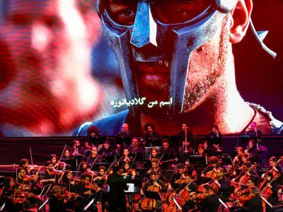 فیلم‌–کنسرت هانس زیمر شب گذشته در تهران برگزار شد/ موسیقی هانس زیمر دیده شد