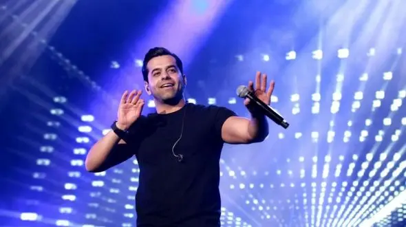 فیلم آواز باشکوه رضا بهرام / آهنگ گل عشق کل سالن رو برد هوا !