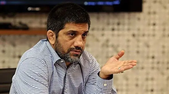 تصویری عجیب از علیرضا دبیر/ رئیسی که شبیه رئیس ها نیست! + عکس