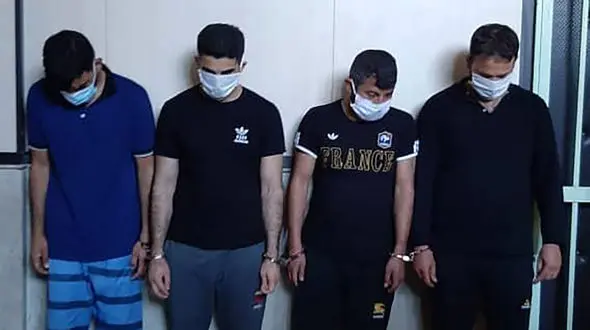 حمله مردان پلید به خانه ای با 5 زن / زنان با دیدن کلاشینکف تسلیم شدند + عکس ها