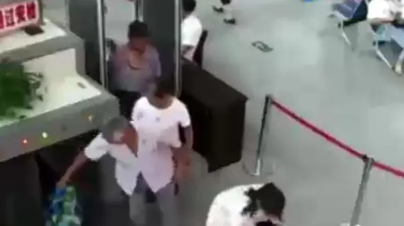 2 دست قطع شده یک مرد در کیف برادرش بود! + فیلم