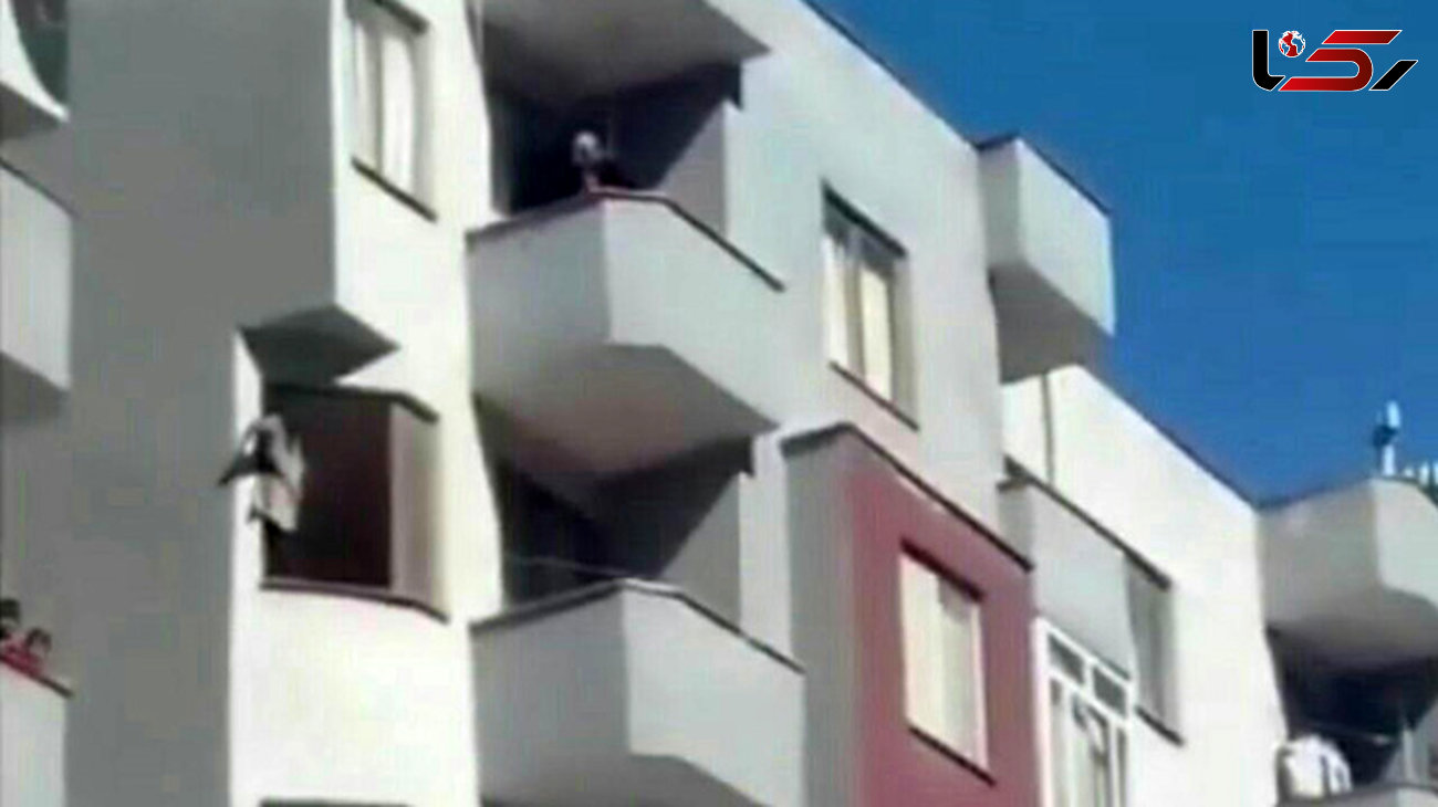 زن جوان تبریزی با آویزان شدن از طبقه پنجم یک ساختمان خبر ساز شد + عکس