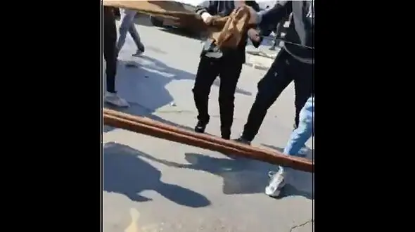 تصاویر باورنکردنی از هتک حرمت لباس یک روحانی توسط چند دختر و پسر اغتشاشگر ! / خبرگزاری فارس منتشر کرد