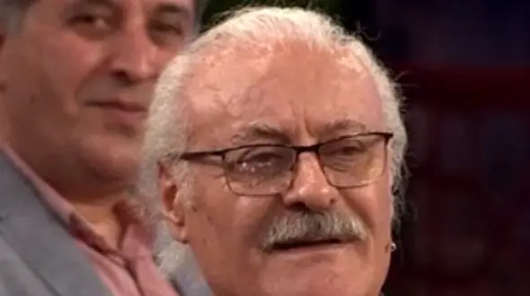 فیلم آوازخوانی باشکوه  و دلنواز جهانبخش سلطانی بازیگر قصه های مجید و جناب‌خان در صدا و سیما / همه مبهوت شدند حتی محسن کیایی ...