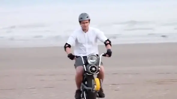 قوی‌ترین موتور‌سیکلت برقی تک چرخ +فیلم