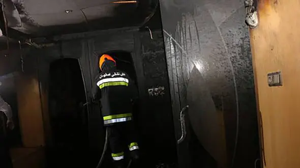 نجات 15 زن و مرد اصفهانی از میان شعله های آتش + عکس