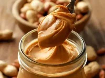 کره بادام زمینی بخوریم یا نخوریم؟ توصیه های مهم متخصص تغذیه