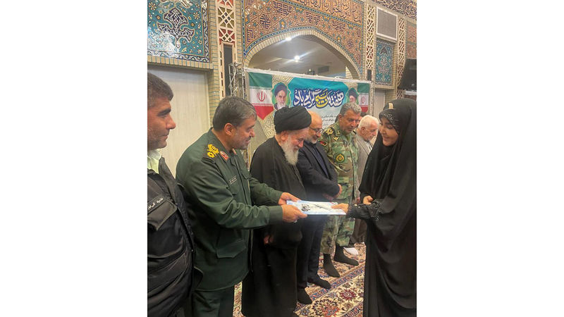 قدردانی سردار سرتیپ پاسدار قاسم قریشی از فریبا عباسی به عنوان مدیر بسیجی و جهادی کشور