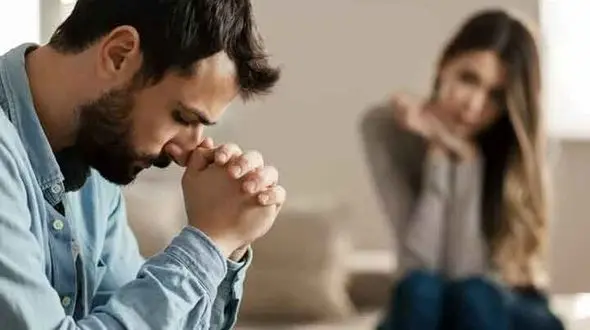 این عکس عاشقانه جهان را تکان داد / خنده زن جذاب شوم بود !