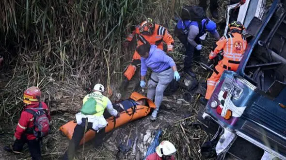 تصادف یک دستگاه اتوبوس در گواتمالا؛ ۵۱ نفر جان باختند