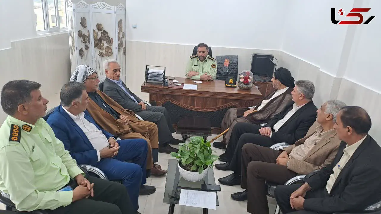 نشست صمیمی فرمانده انتظامی کرخه با سران طوایف+عکس