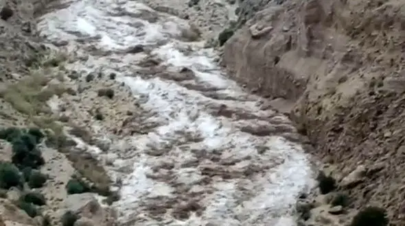 فیلم سیل وحشتناک در «دره آکواریوم» داراب ! / هشدارها را جدی بگیرید