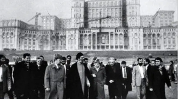 تصویری منتشر نشده از مقام معظم رهبری در اروپا