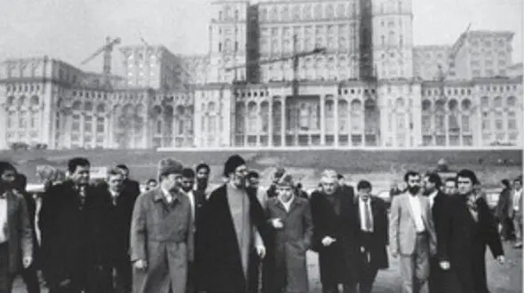 تصویری منتشر نشده از مقام معظم رهبری در اروپا