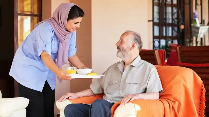 چه زمانی سالمند به مراقب شبانه‌روزی نیاز دارد؟