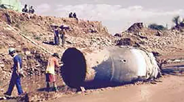 سقوط شیئی اسرار آمیز از آسمان+عکس
